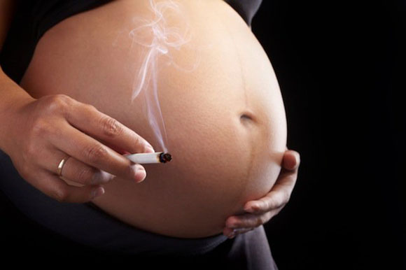 Salute - Fumare in gravidanza danneggia il feto