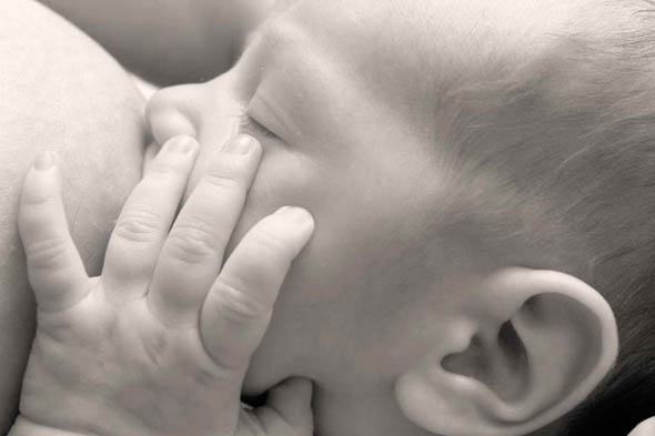 Bambini - Il latte materno protegge dal cancro