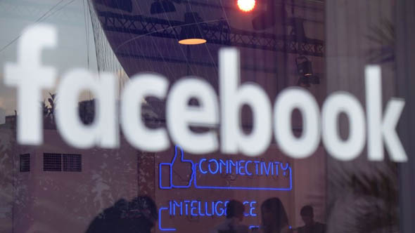Facebook - Le notizie a pagamento si fanno sempre più vicine